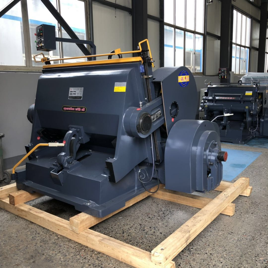 MANUAL FLAT DIE CUTTING  MACHINE and PLOTTER OFFER